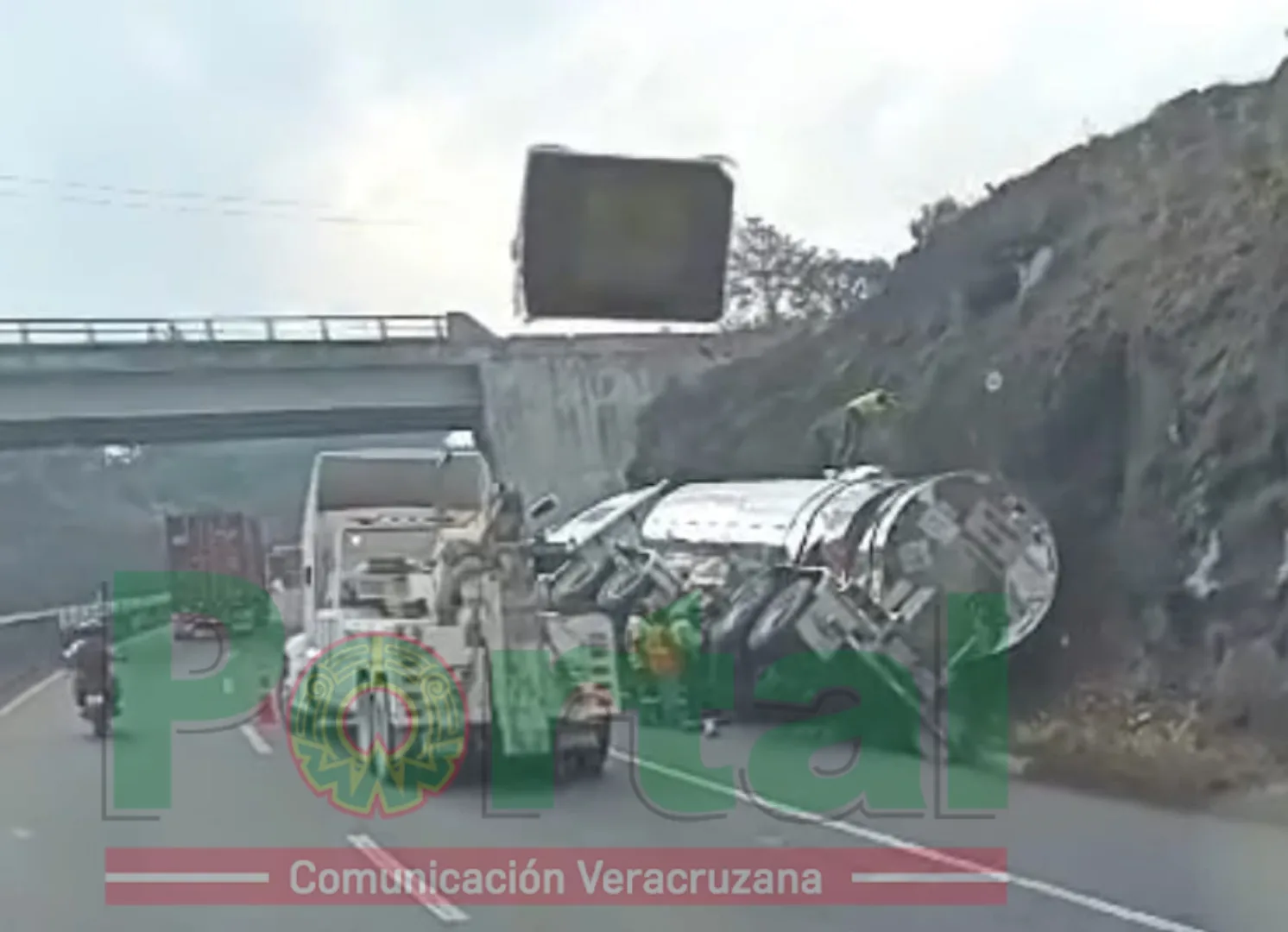 Accidente De Pipa En La Autopista Perote Xalapa Portal Comunicacion