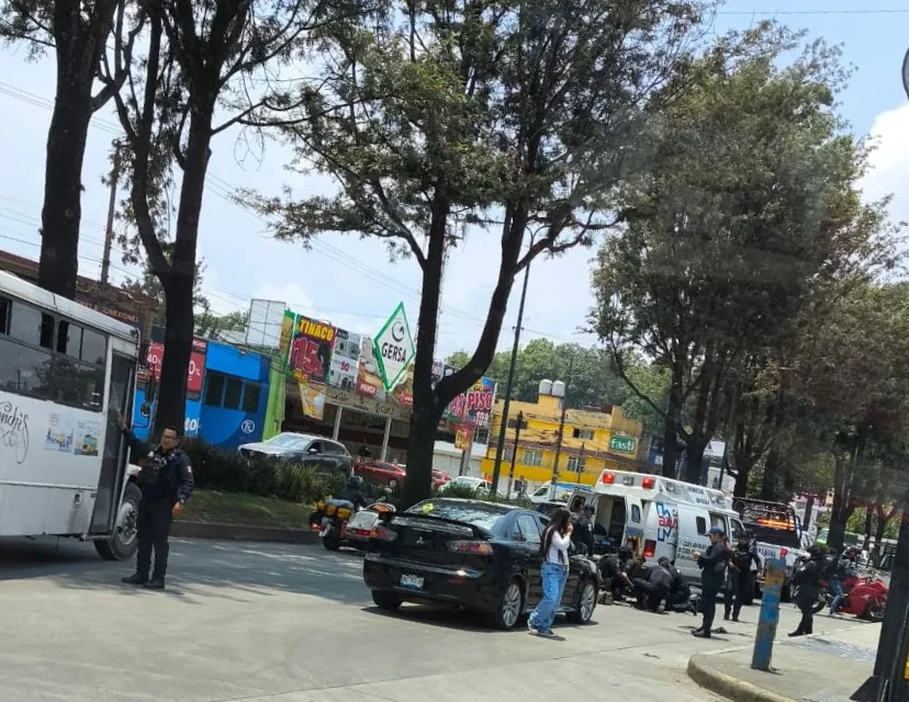 Persona atropellada en la avenida Lázaro Cárdenas, antes del semáforo de Sefiplan