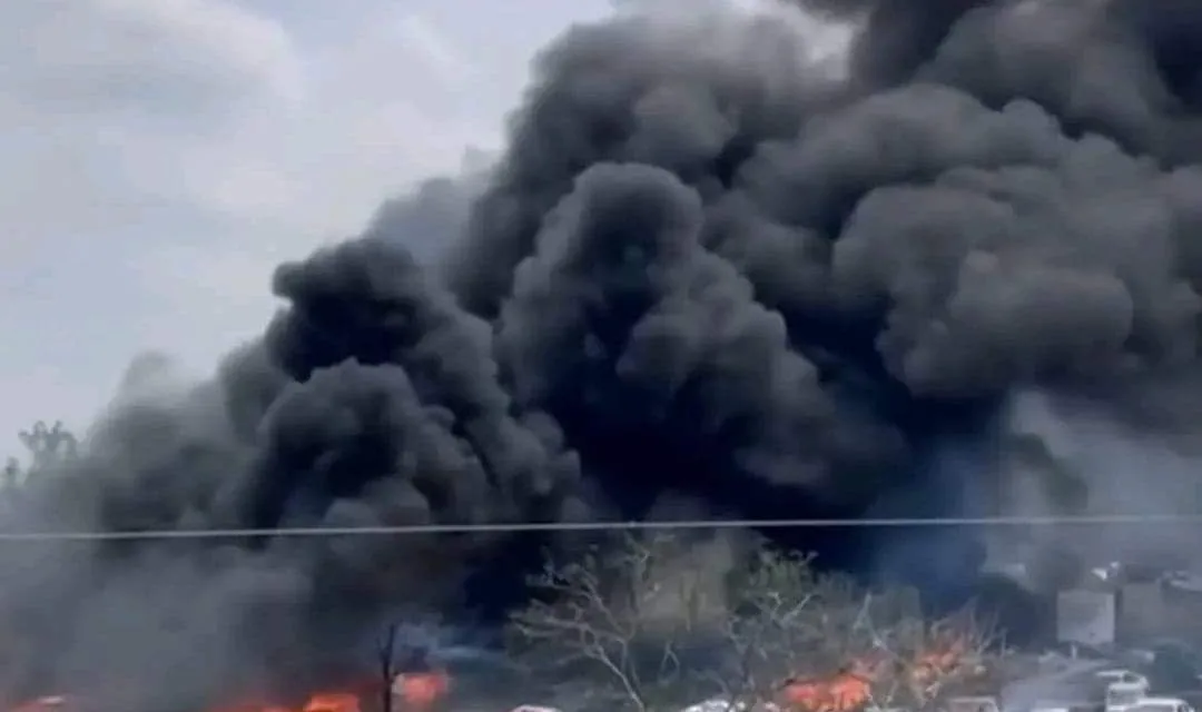 Se incendia corralón de vehículos en Rinconada,  Veracruz