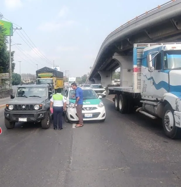 Accidente de tránsito sobre la avenida Lázaro Cárdenas, a la altura de  Murillo Vidal
