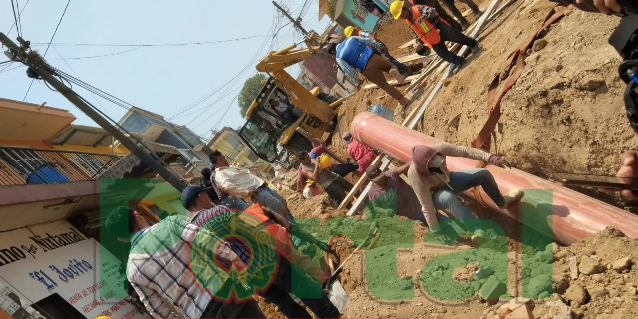 Trabajador de constructora queda parcialmente sepultados en Xalapa