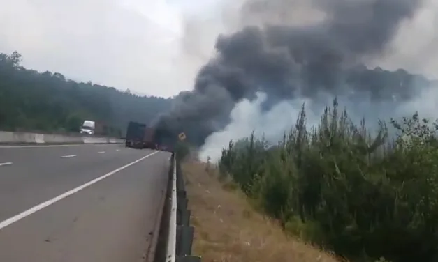 Chocan tráiler y pipa en la autopista Perote – Xalapa, no hay paso!