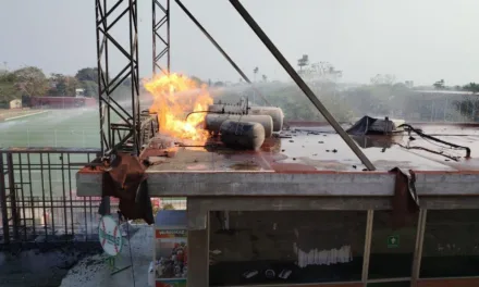 Se registra explosión e incendio en tanque estacionario del parque Centenario en Tabasco 