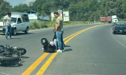 Motociclista lesionado en la carretera Perote – Xalapa