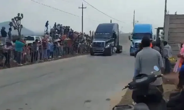 Realizaban arrancones por fiesta del patronal, un tráiler arrolla y mata a tres personas en Hidalgo