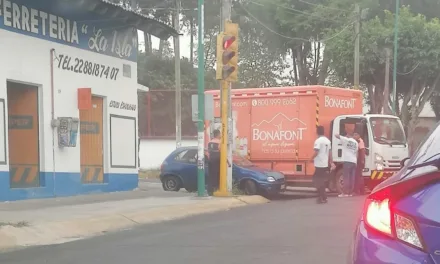 Accidente de tránsito sobre la avenida 20 de Noviembre, Xalapa