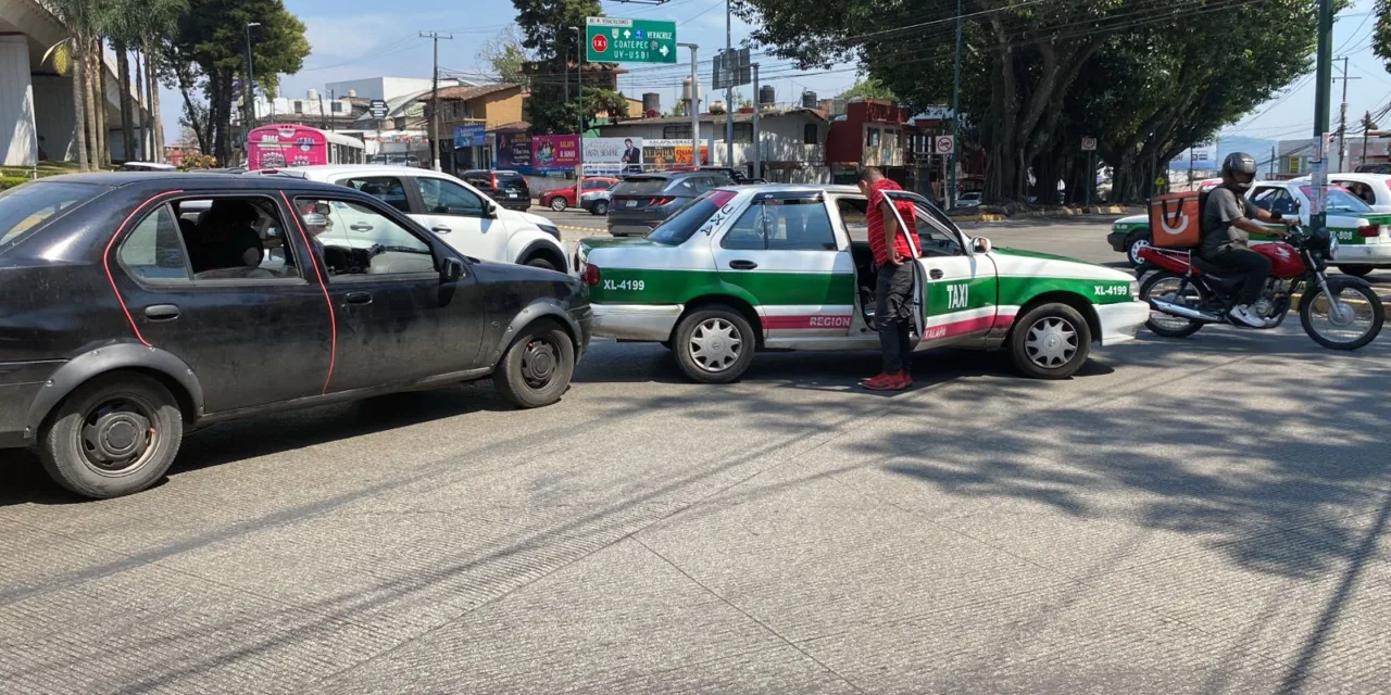 Accidente de tránsito en Américas y Lázaro Cárdenas, Xalapa