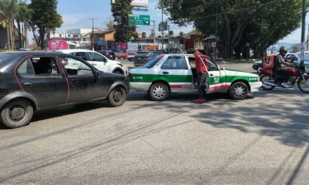 Accidente de tránsito en Américas y Lázaro Cárdenas, Xalapa