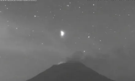 Un OVNI es captado pasando por el Popocatépetl (VIDEO)