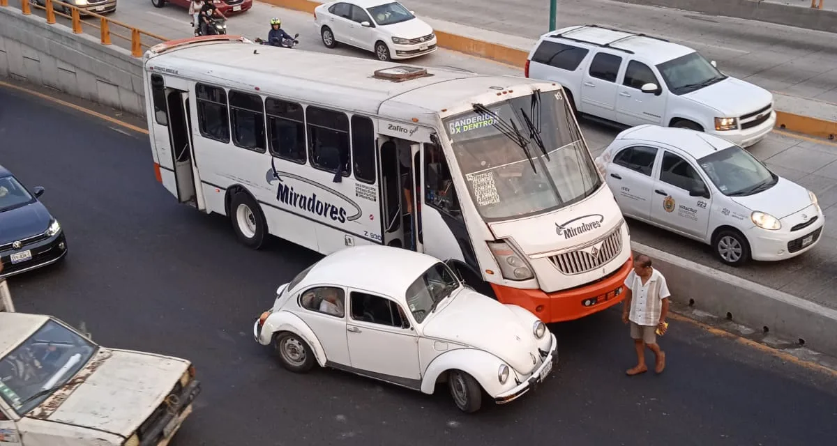 Accidente de tránsito a la altura de El Olmo, Xalapa