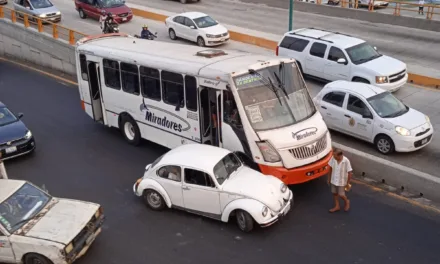 Accidente de tránsito a la altura de El Olmo, Xalapa