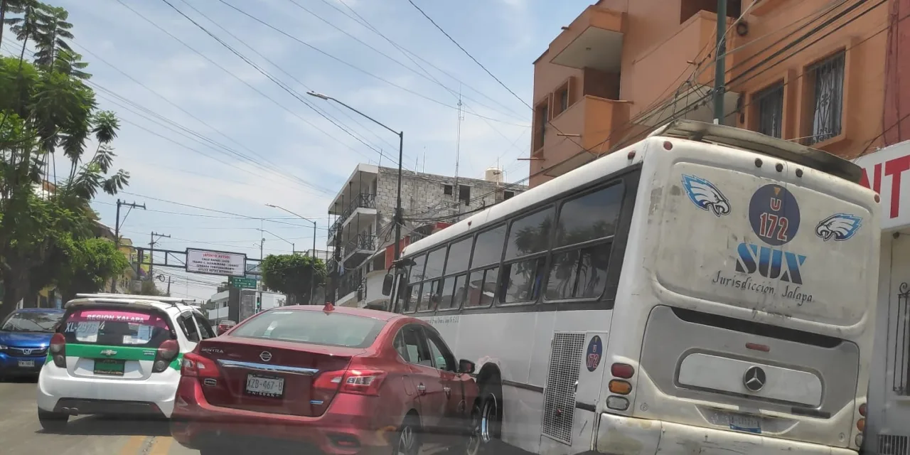 Accidente de tránsito sobre la avenida 20 de Noviembre, Xalapa