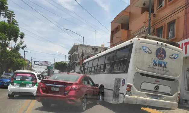 Accidente de tránsito sobre la avenida 20 de Noviembre, Xalapa