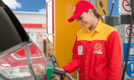 “Oxxo sigue vendiendo la gasolina muy cara”: AMLO