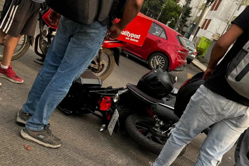Motociclista lesionado en accidente de tránsito en Jardines de Xalapa