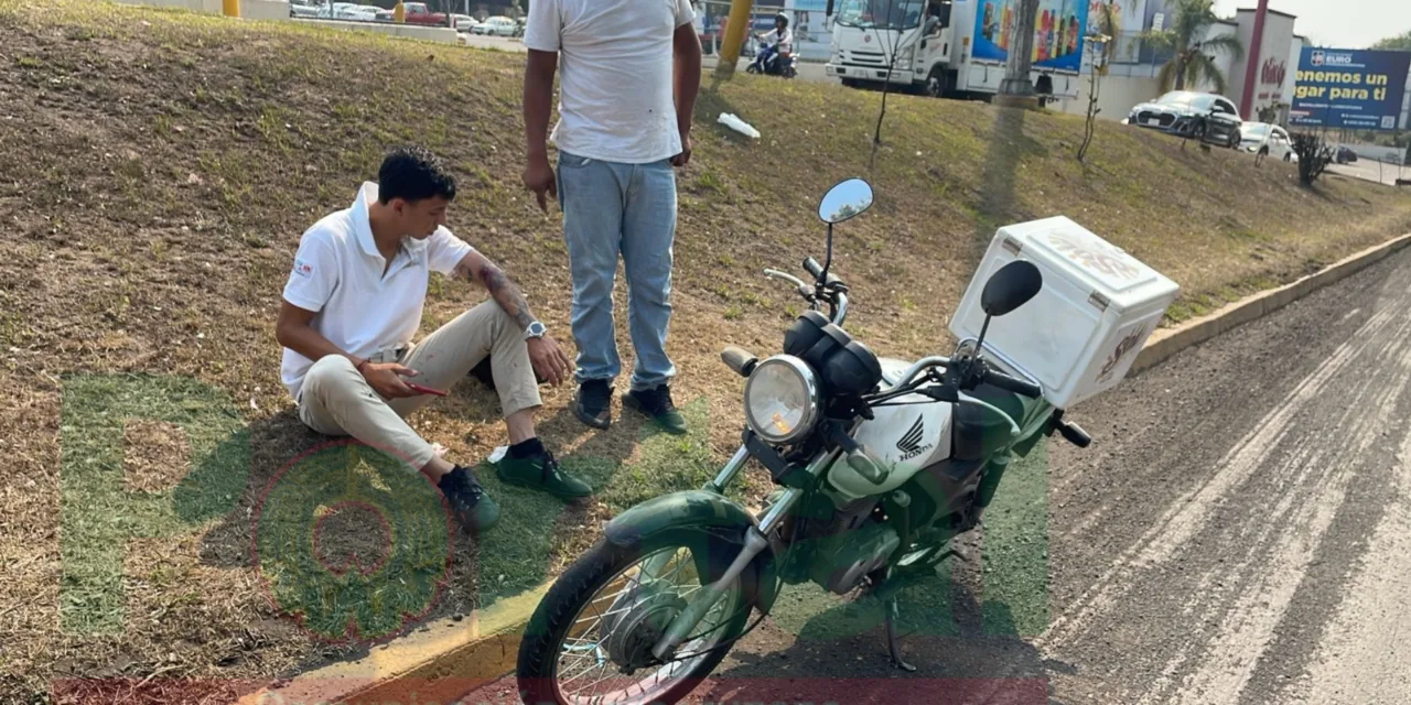 Derrapa motociclista a la altura de Home Depot, Xalapa