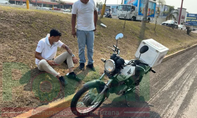 Derrapa motociclista a la altura de Home Depot, Xalapa