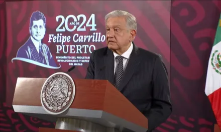 Anuncia López Obrador aumento salarial del 10% en promedio para los maestros