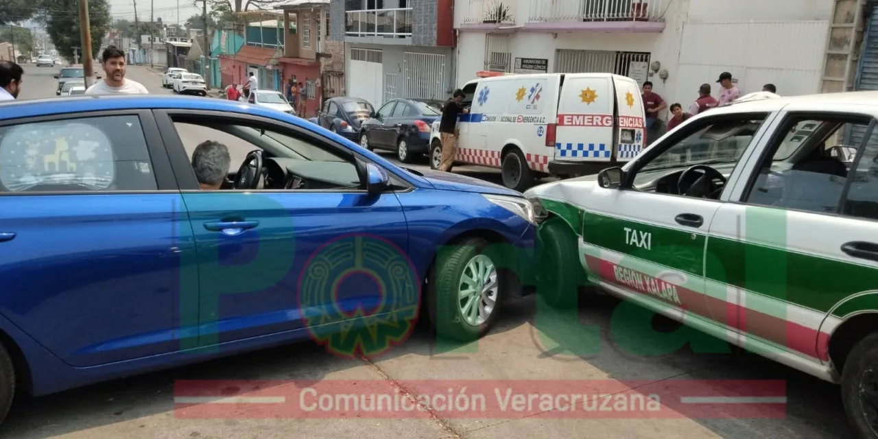 Accidente de tránsito en la Colonia Rafael Lucio de Xalapa