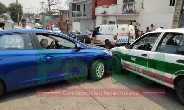 Accidente de tránsito en la Colonia Rafael Lucio de Xalapa