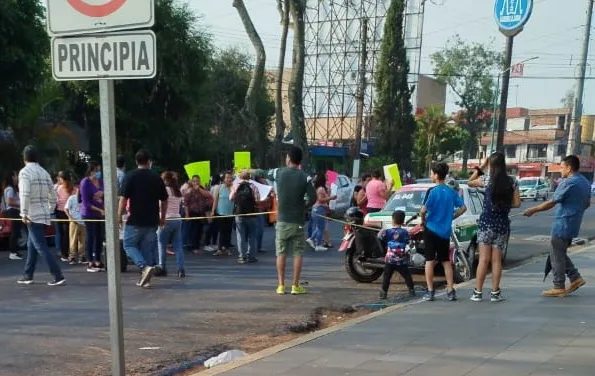 Nuevamente bloquean la avenida Miguel Alemán,  a la altura de CMAS