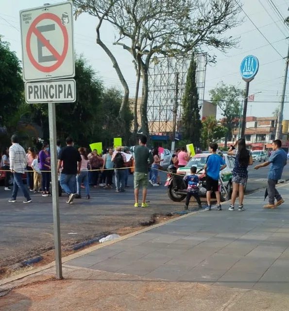 Nuevamente bloquean la avenida Miguel Alemán,  a la altura de CMAS