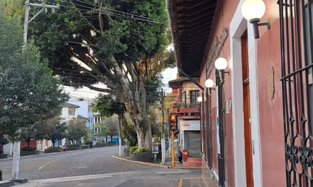 En Veracruz hoy y mañana la #OlaDeCalor se intensificará por el desarrollo de un evento de #Surada, el potencial de lluvias nulo