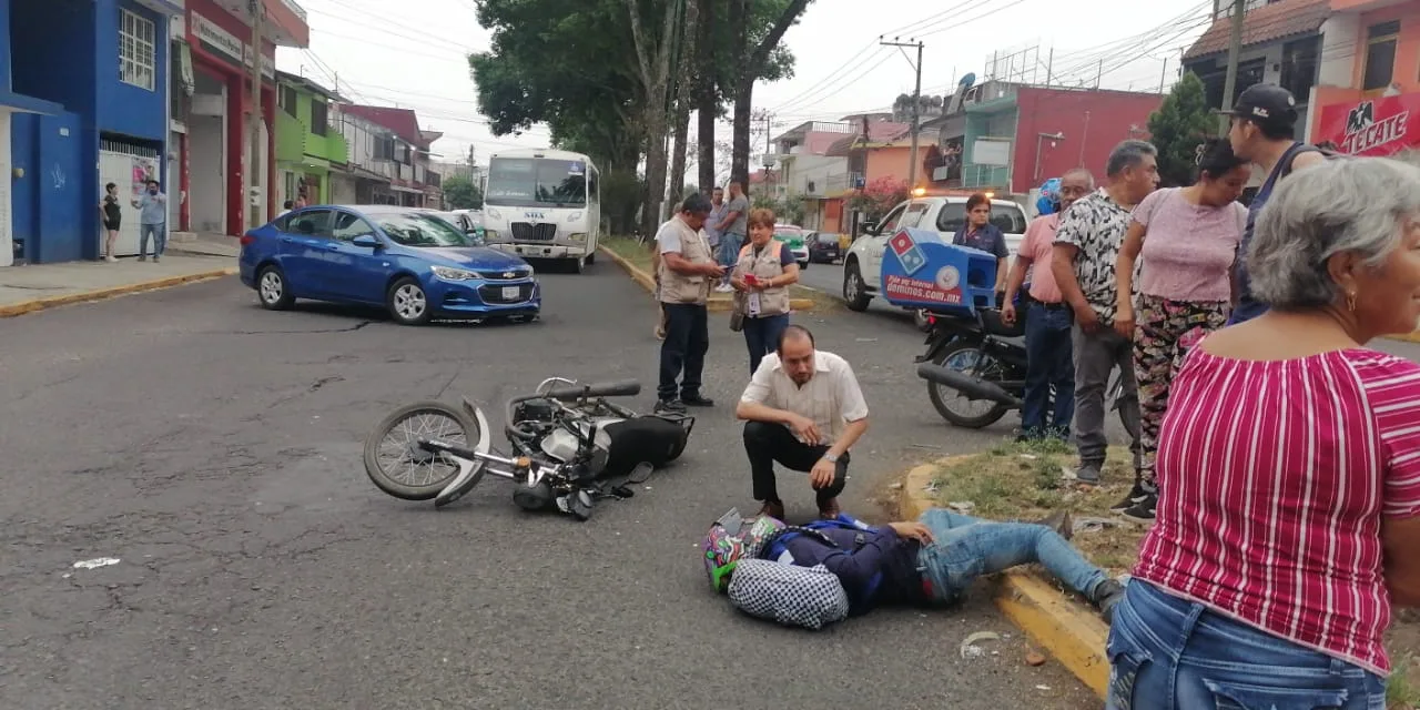 Motociclista lesionado en accidente sobre la avenida Villahermosa, Xalapa