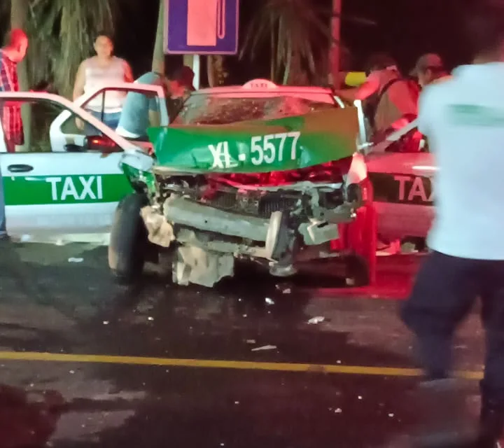 Taxi de Xalapa sufre accidente en la carretera Xalapa-Naolinco
