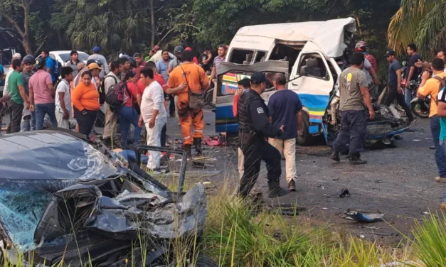 Tragedia en Tabasco; accidente carretero deja 11 personas muertas