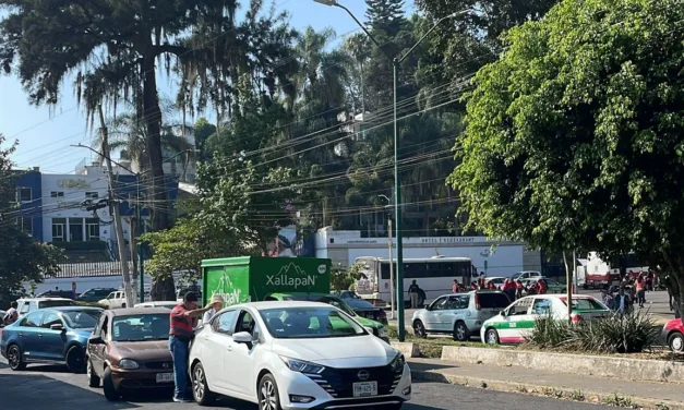 Accidente de tránsito a la altura del Estadio Xalapeño