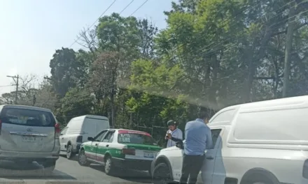 Accidente de tránsito a la altura de la Estancia Garnica, Xalapa