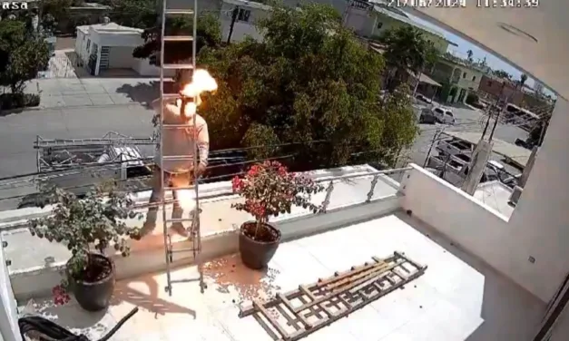 Cuidado al manipular escalera cerca de cables! Instalador de climas sufre descarga eléctrica