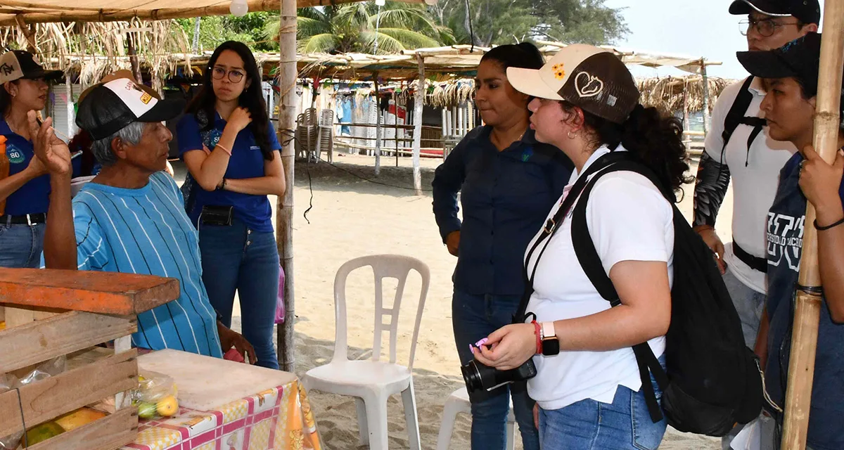 Estudiantes, docentes e investigadores de la UV visitaron la comunidad Arroyo de Liza, con el objetivo de brindar asesoría a los pobladores en diversos temas.