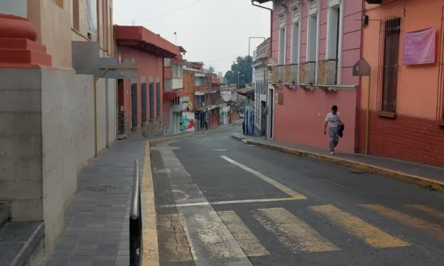 Ambiente muy caluroso en el estado de Veracruz , Xalapa con Bruma y una máxima de 31