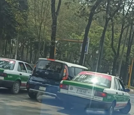 Accidente de tránsito sobre la avenida Lázaro Cárdenas,  a la altura de Finanzas