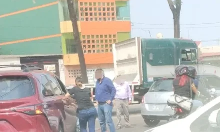 Accidente de tránsito en Justino Sarmiento y Lázaro Cárdenas