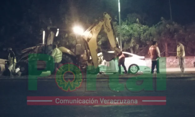 Durante la madrugada conductor se impacta contra Retroexcavadora a la altura de Sam’s