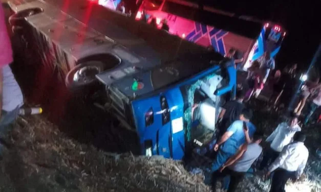 Se accidenta  camión  de pasajeros sobre la autopista Tinaja – Cosoleacaque, a la altura del kilómetro 91