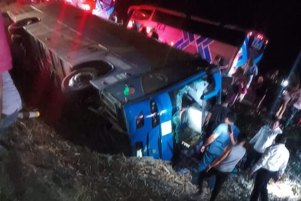 Se accidenta  camión  de pasajeros sobre la autopista Tinaja – Cosoleacaque, a la altura del kilómetro 91