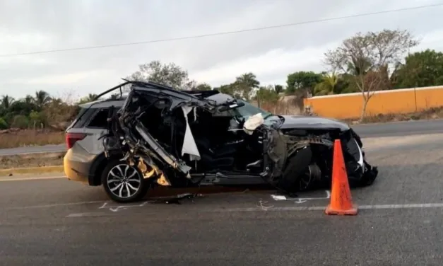 Candidato de Morena a gubernatura de Yucatán sufre accidente automovilístico