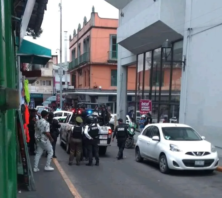 Detienen en el centro de Xalapa a sujeto que presuntamente asalto a una persona