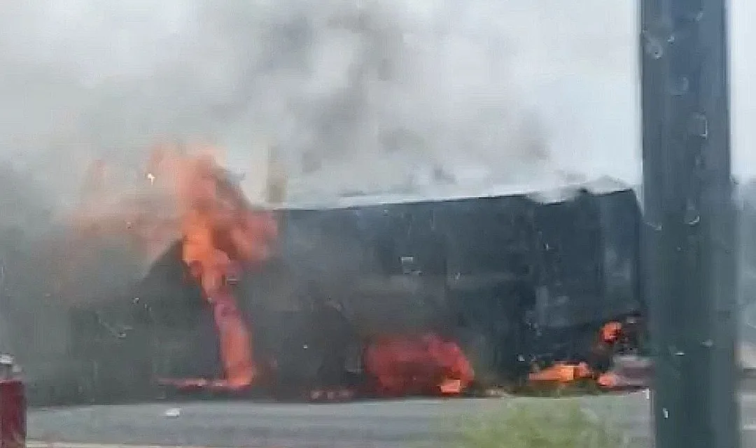 Video:Se incendia vehículo en la autopista Xalapa –	Perote