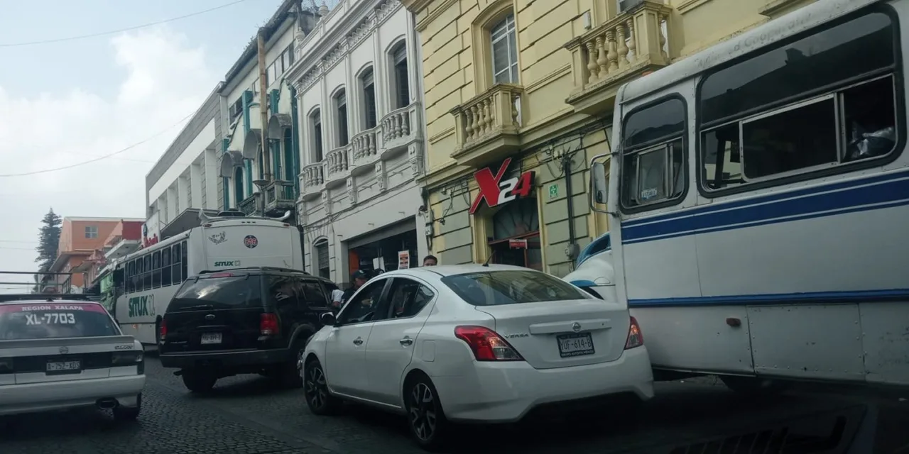 Accidente de tránsito a la altura de “El Árbol”, Xalapa