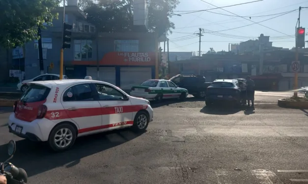 Accidente de tránsito en Ruiz Cortines e Ignacio de la Llave