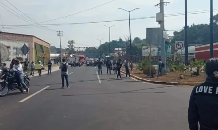 Cerrada la autopista Xalapa-Coatepec, piden apoyo para combatir incendio