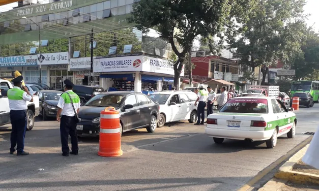 Carambola  en la avenida Ruiz Cortines,  a la altura del CAE
