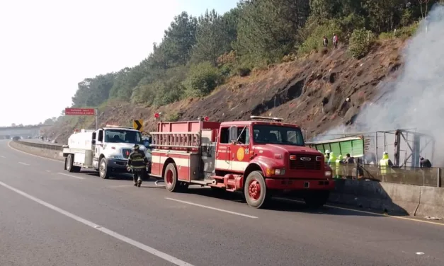 Acuden Bomberos  para sofocar incendio de Tractocamión en la Xalapa – Perote