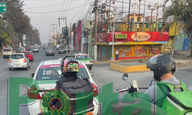 Accidente de tránsito  en la avenida Lázaro Cárdenas,  Xalapa