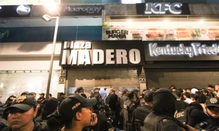 Video:Resultan intoxicados por alcohol jóvenes en bar del corredor Madero en la CDMX